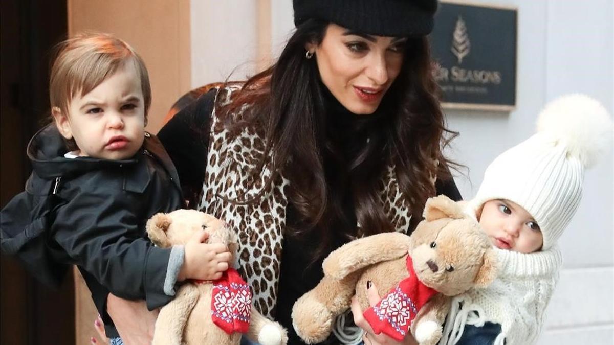 Amal Clooney presume de sus mellizos