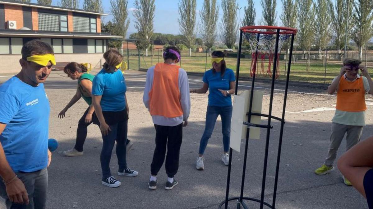 Voluntaris de CaixaBank participen en una jornada ludicoesportiva a l’escola Jeroni de Moragas | CAIXABANK