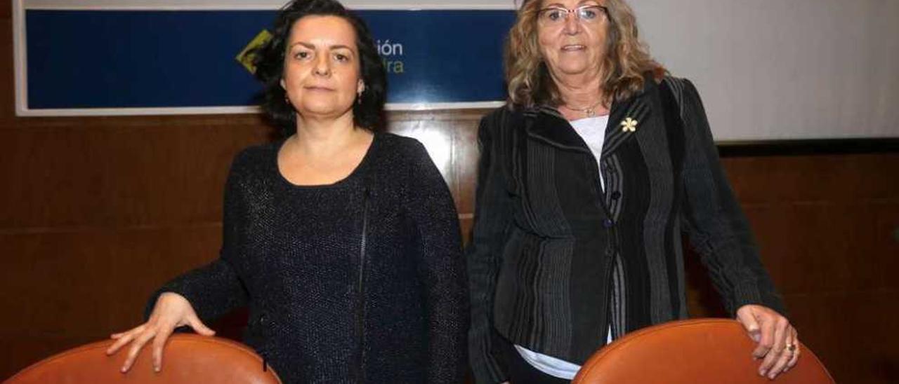 Monserrat Doménech (d.) fue presentada por Beatriz Martínez, directora de Comunicación de Las Acacias.