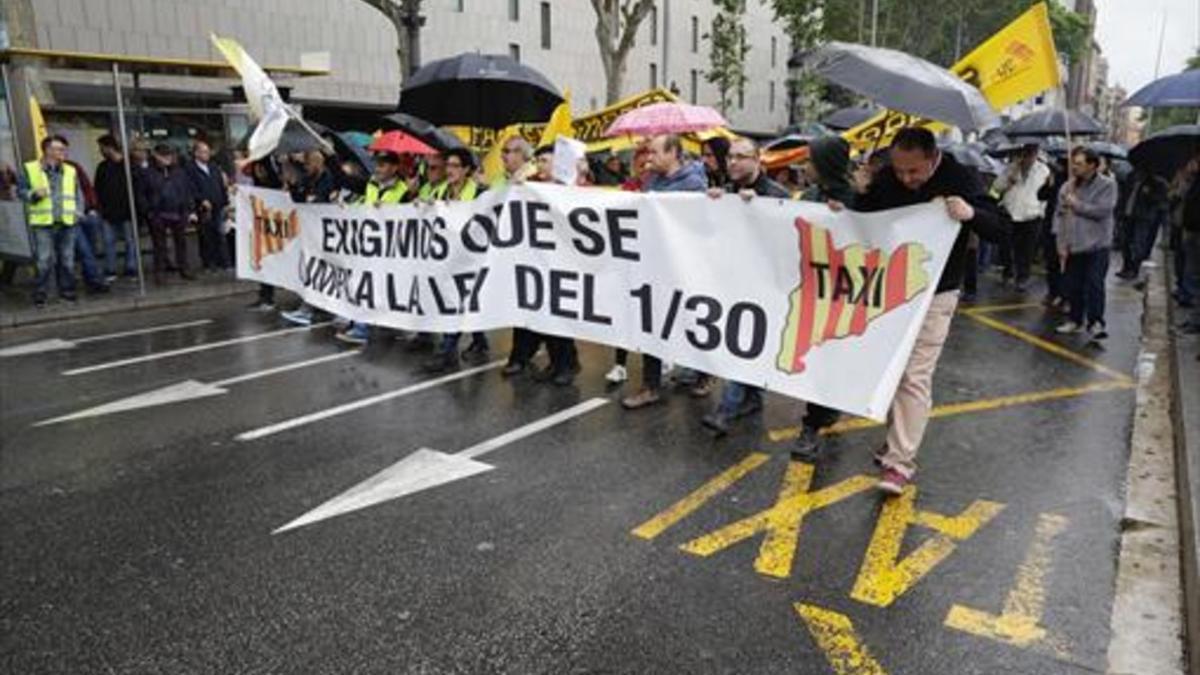 Huelga y manifestación de taxistas en Barcelona en abril del 2017.