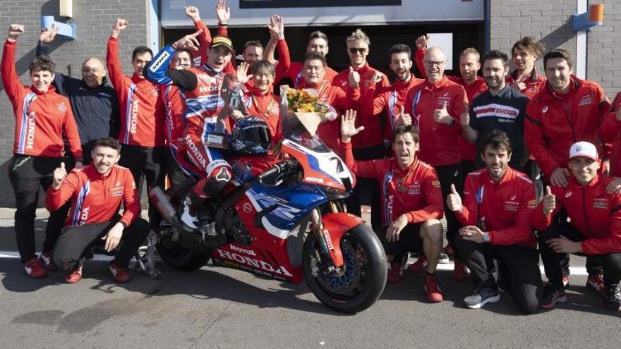 Histórico primer podio para Iker Lecuona en el Mundial de Superbike