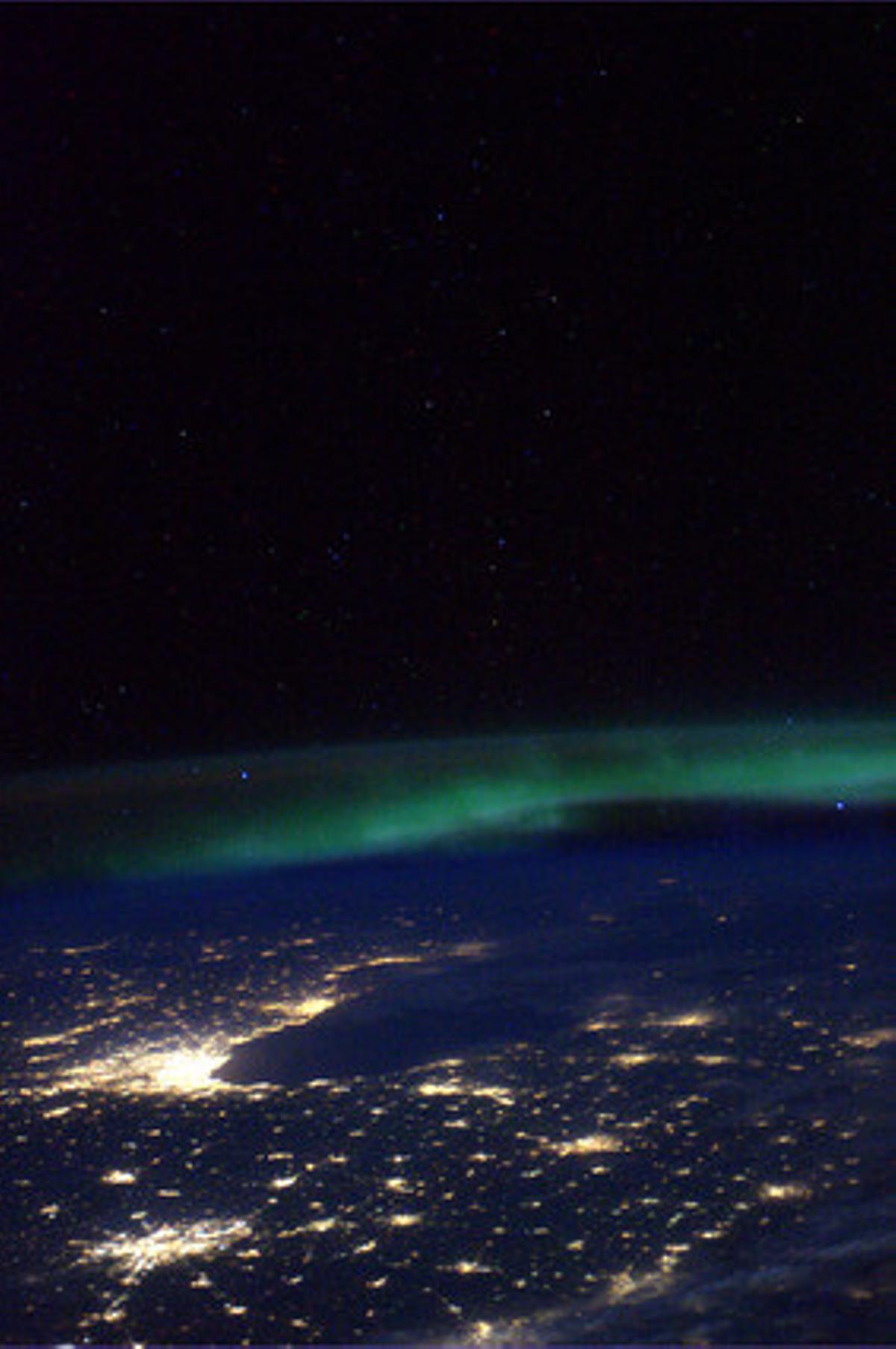 Desde la Estación Espacial Internacional los astronautas pueden observar fenómenos como esta aurora boreal. 