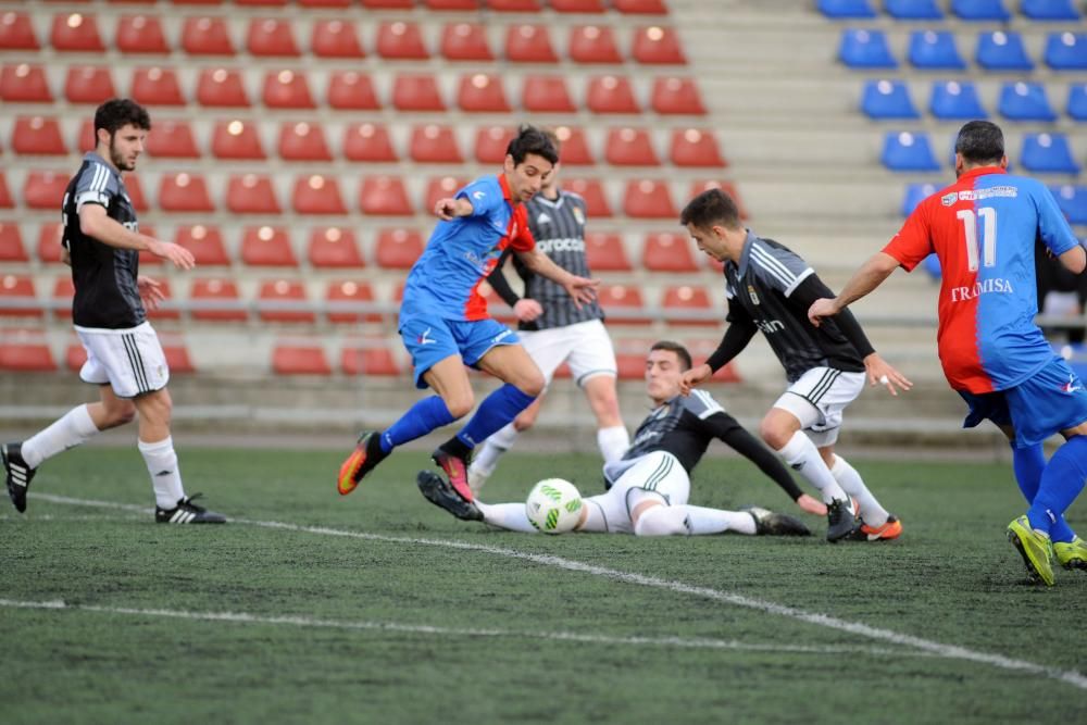 El partido entre el Langreo y el Oviedo B, en imágenes