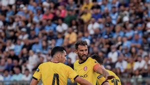 Arnau y Stuani celebrando un gol ante el Nápoles