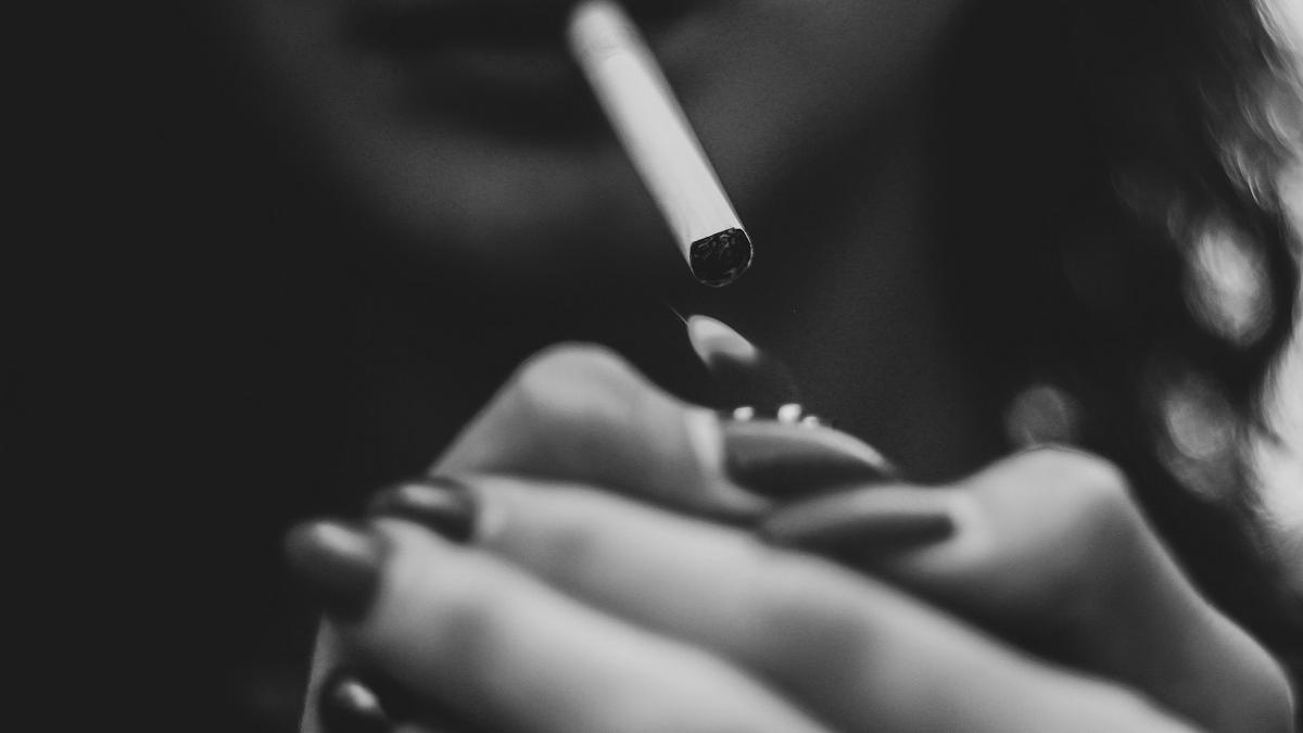 Los especialistas advierten del aumento de enfermedades respiratorias entre mujeres a causa del tabaco.