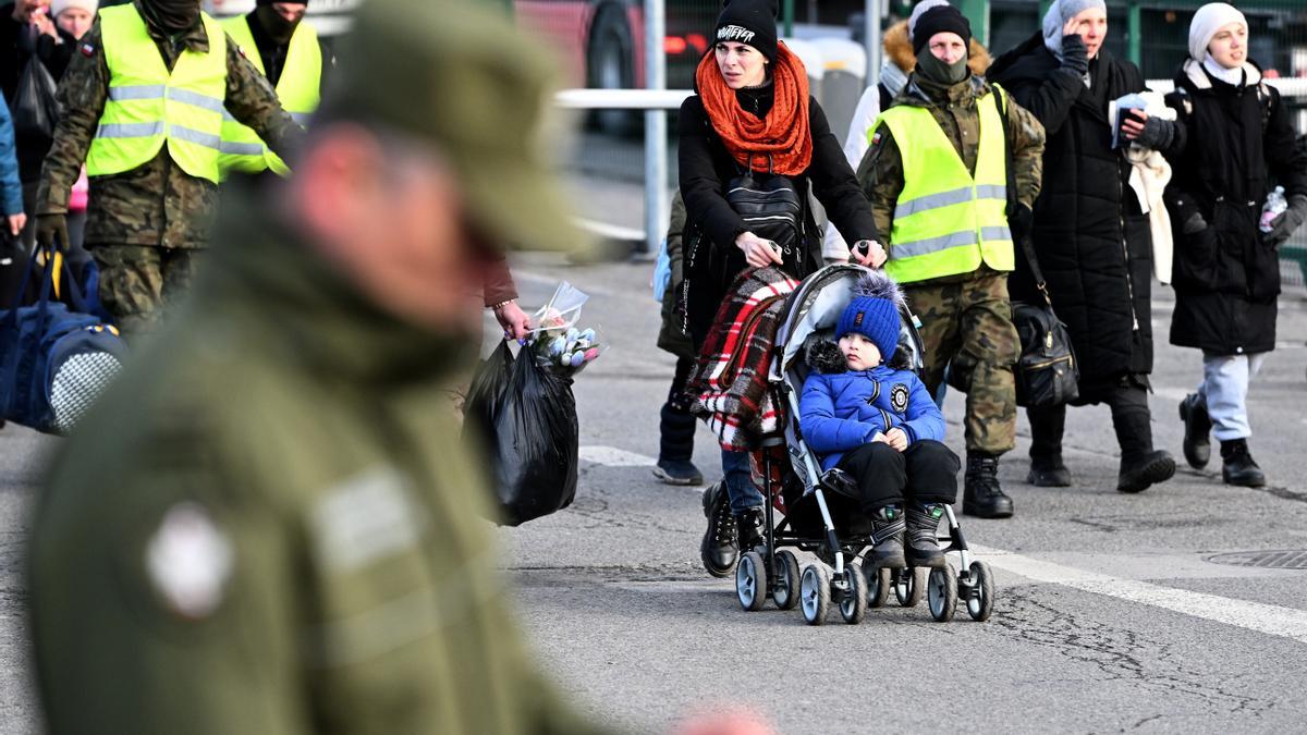 Refugiados en la frontera de Ucrania con Polonia.