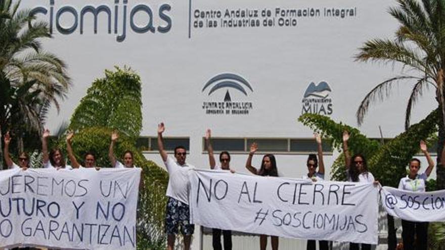 Imagen de una de las protestas de los alumnos de CIOMijas, este verano.