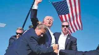 La campaña de Trump utiliza la icónica imagen de su rostro ensangrentado y el puño en alto para recaudar fondos