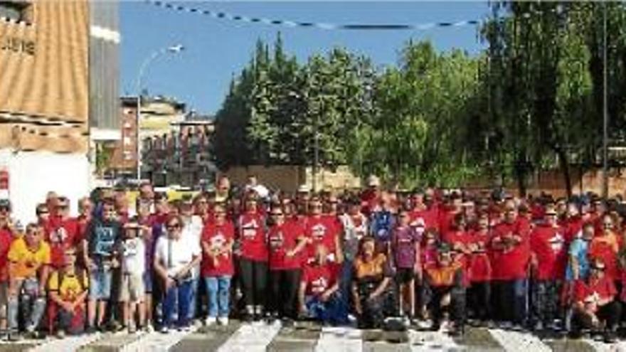 Prop de 500 veïns d&#039;Abrera participen a la Caminada Popular del dia de la Gent Gran