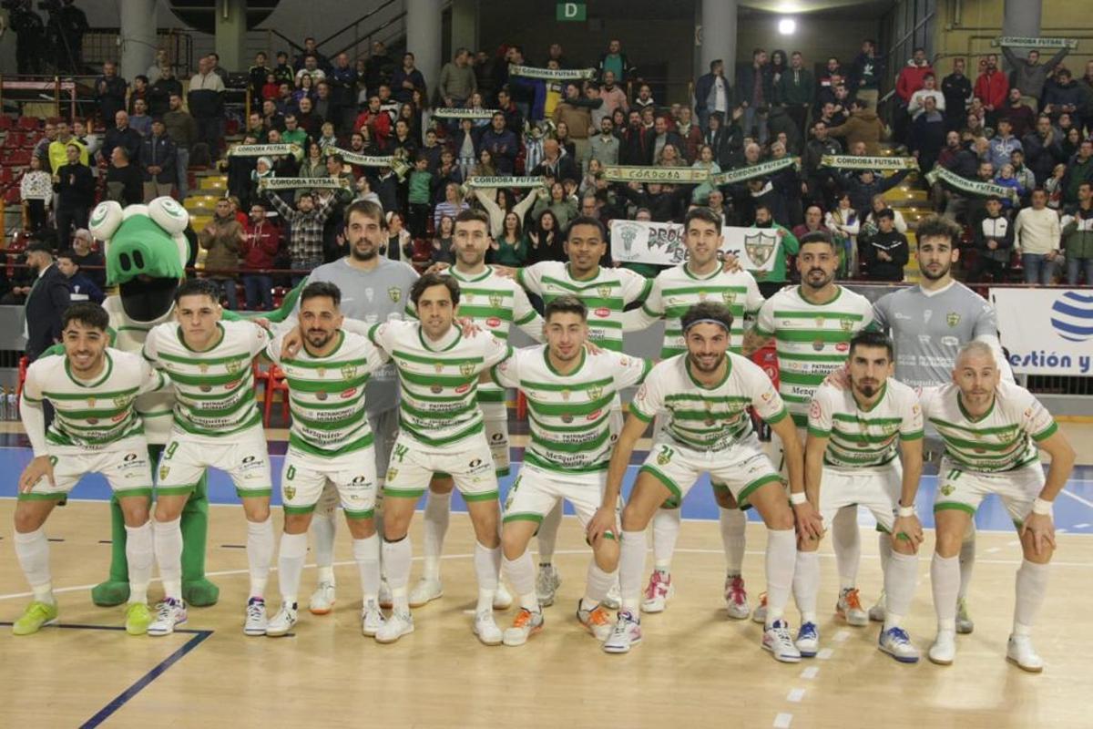 Formación del Córdoba Futsal ante el Palma en Vista Alegre.