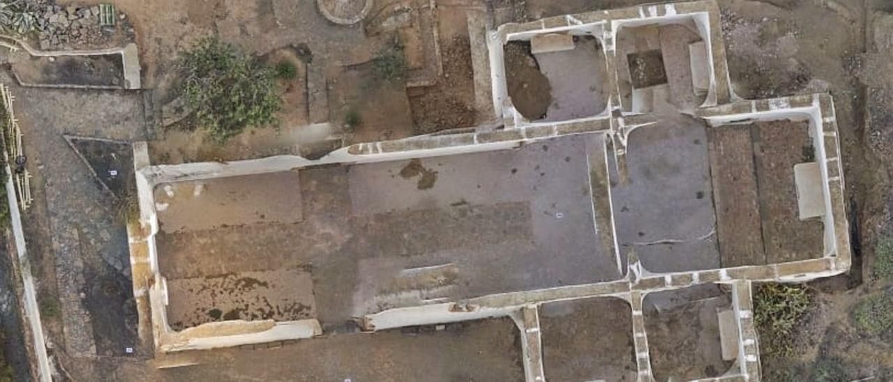 Imagen aérea a vista de dron del convento franciscano de San Buenaventura, el la villa histórica de Betancuria. | | LP/DLP