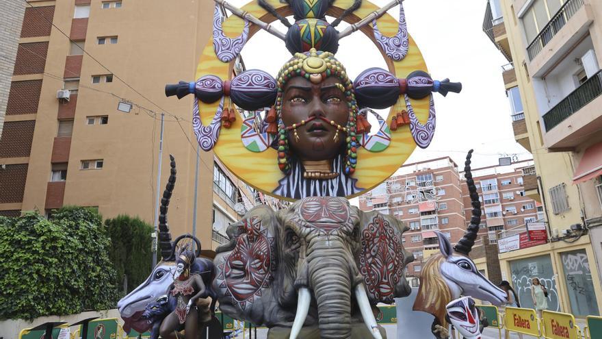 La hoguera Francisco Albert conmemora su 60 aniversario con un espectáculo piromusical