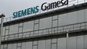 Archivo - Fachada del edificio de Siemens Gamesa