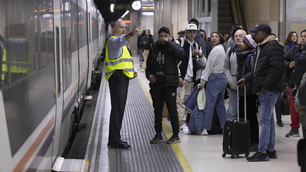 Así se ha vivido la huelga de Renfe en la estación de Sants de Barcelona