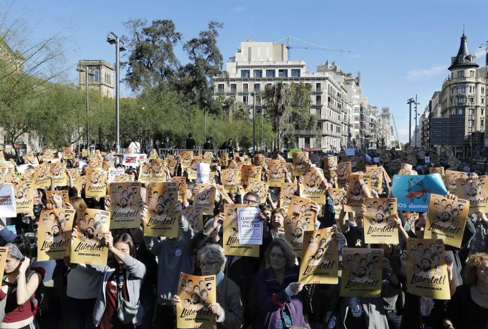 Encartellada arreu de Catalunya per demanar la llibertat dels presos