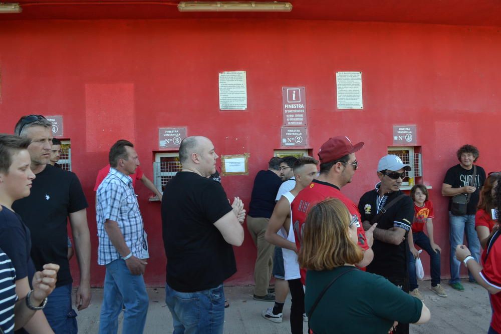 Afición del Mallorca antes del partido