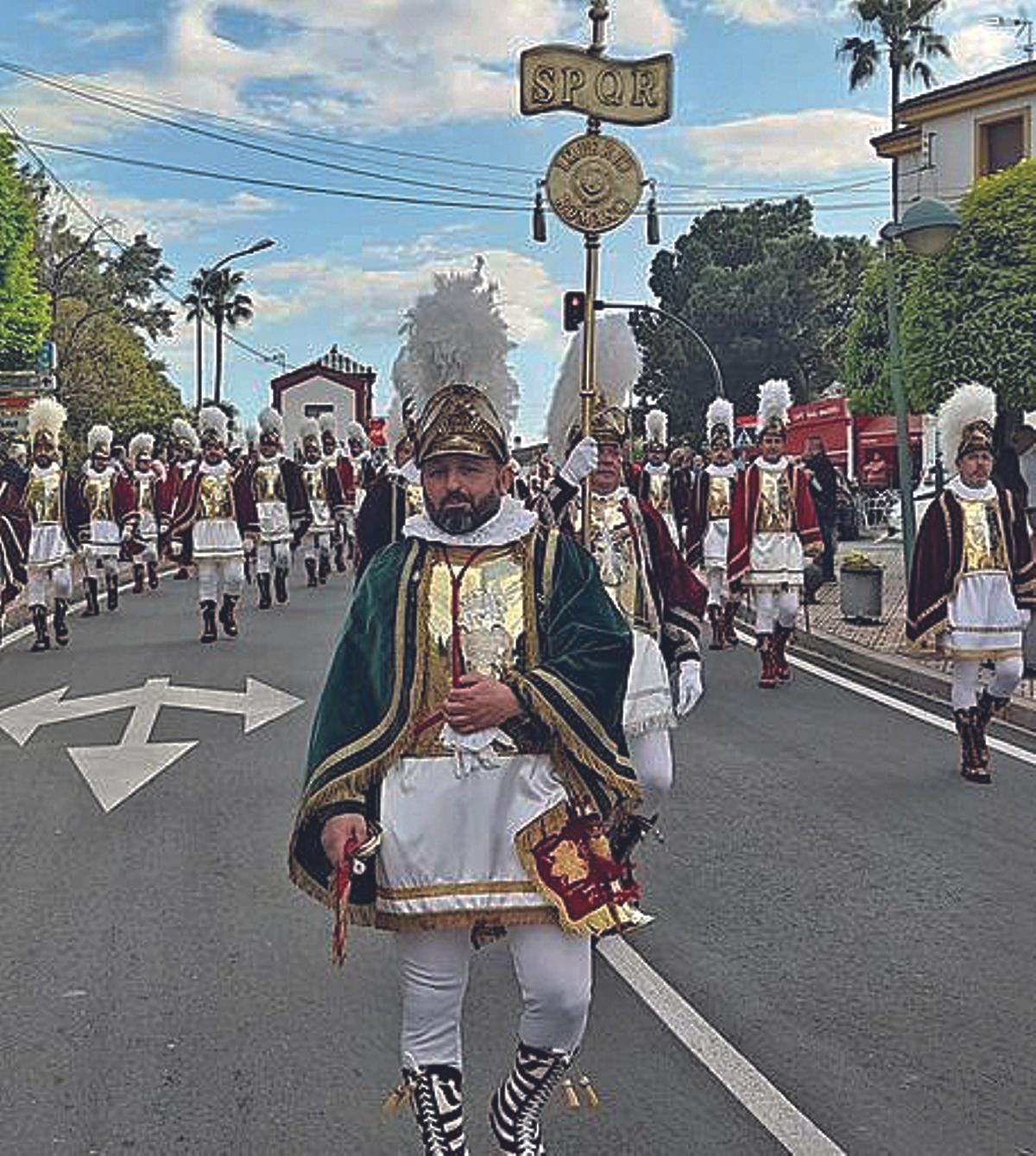 Imperio Romano. Los desfiles de romanos atraen a numeroso público.
