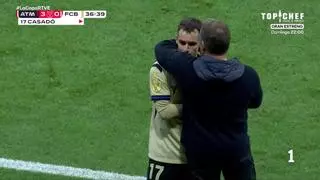 Flick vuelve a señalar a Casadó con su futuro en el Barça en el aire