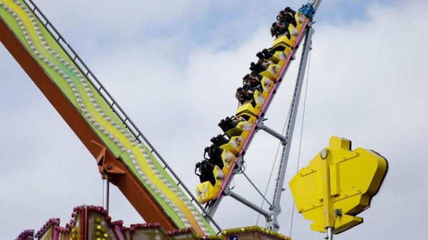 Atracciones en el ferial de la &quot;Semana negra&quot;.