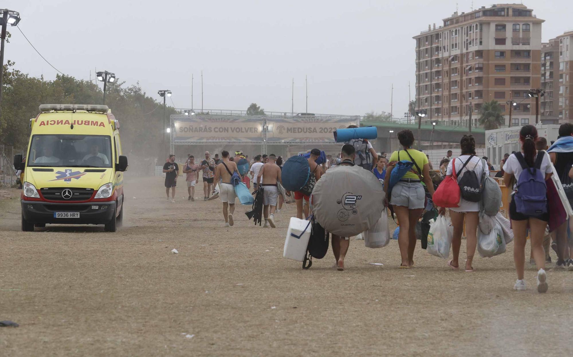 Los acampados en el Medusa comienzan a abandonar Cullera