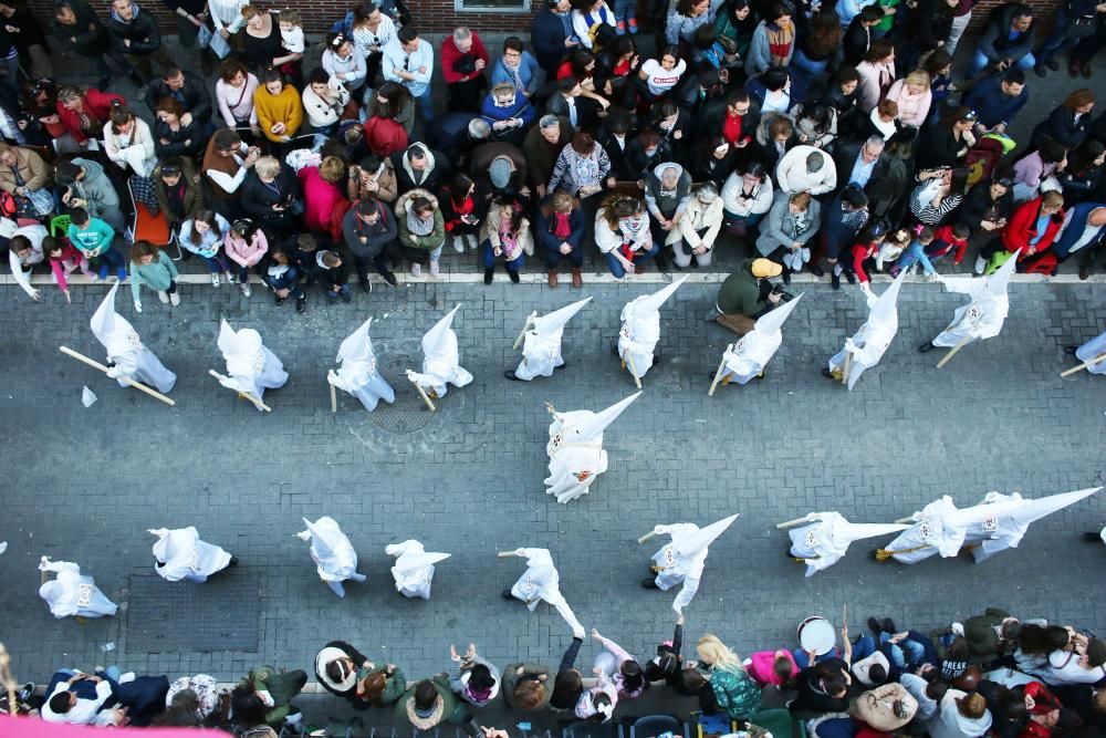 Lunes Santo | Preparativos y nervios en los nazarenos del Cautivo