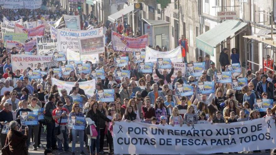 Un momento de la protesta de ayer, por las calles de Santiago.
