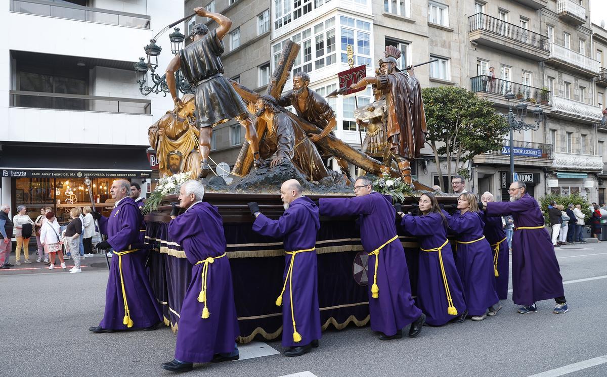 La procesión del Jesús del Silencio recorrió el centro de la ciudad