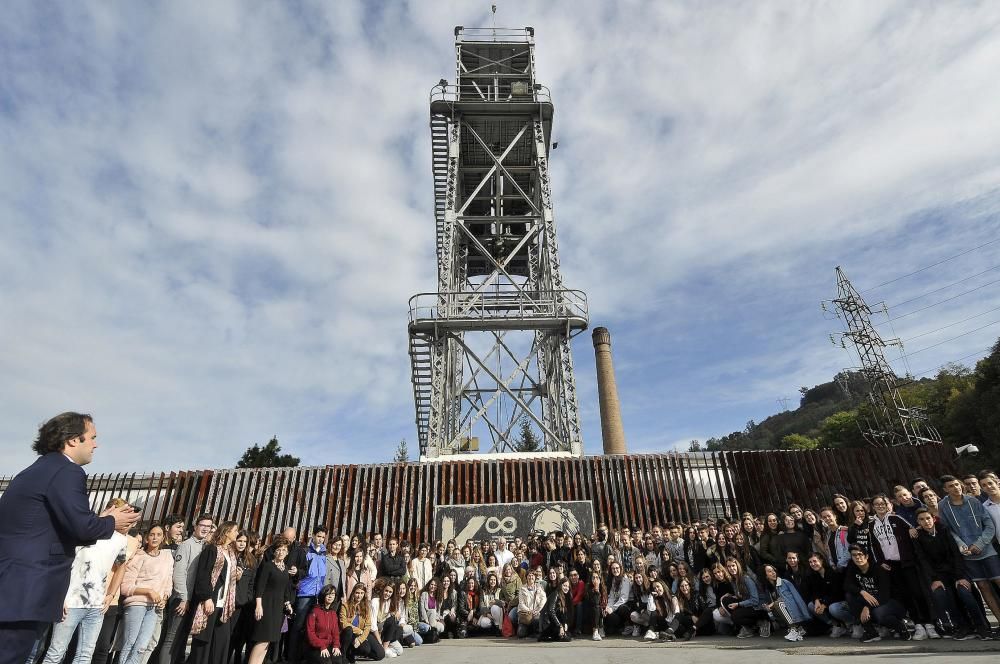 William Kentridge visita un instituto de Mieres