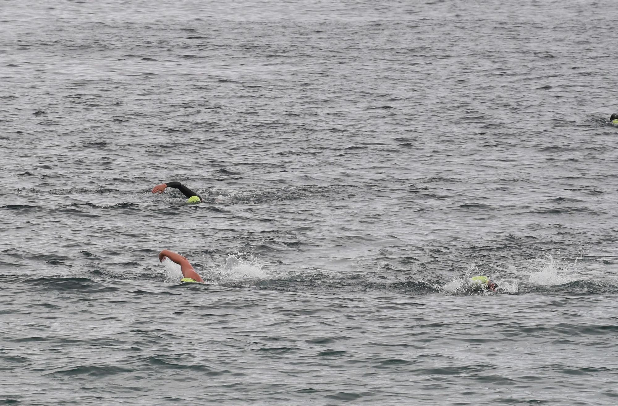 Un centenar de nadadores en la travesía Costa