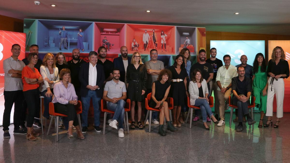 Algunos de los presentadores de la temporada 2022-2023 aistentes a la presentación