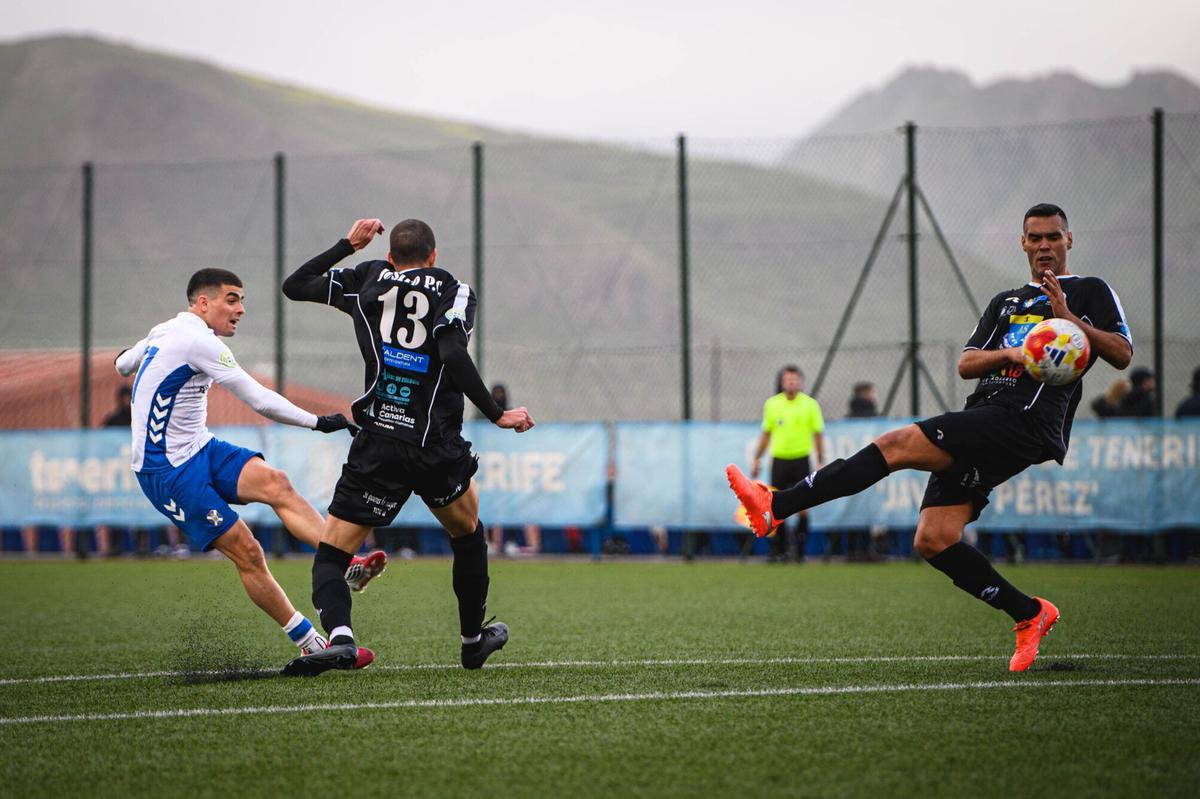 Partido de Tercera División Tenerife C-Herbania.