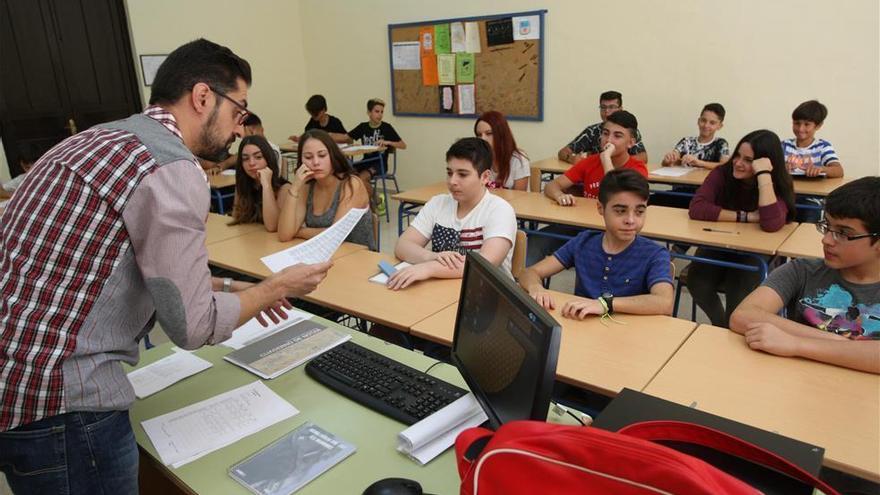 Extremadura Necesita 200 Profesores Más Al Reducir Las Horas Lectivas