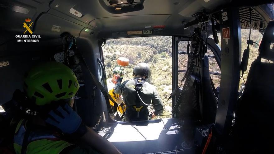 Así ha sido el rescate en helicóptero de un barranquista en el Torrent de Muntanya