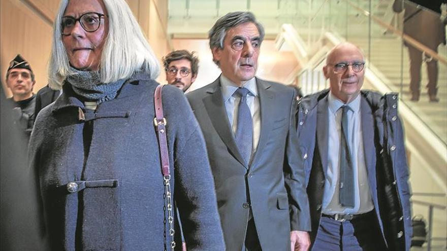El exprimer ministro francés Fillon, a juicio por crear empleos ficticios