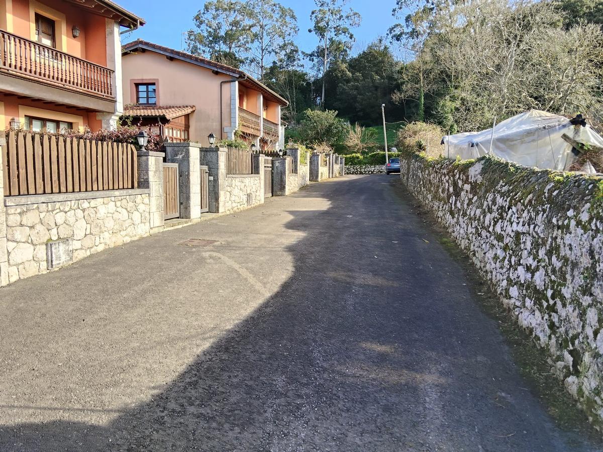 Obras de limpieza y desbroce en varios pueblos de Llanes Obras de limpieza y desbroce en varios pueblos de Llanes