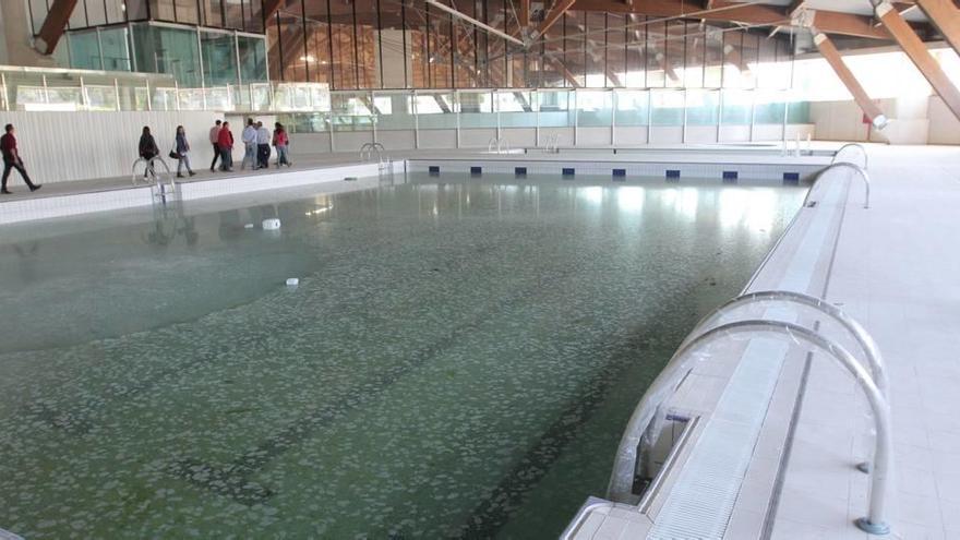 Los tres vasos de la piscina climatizada nunca han abierto al público pese a que la instalación costó 21 millones de euros.