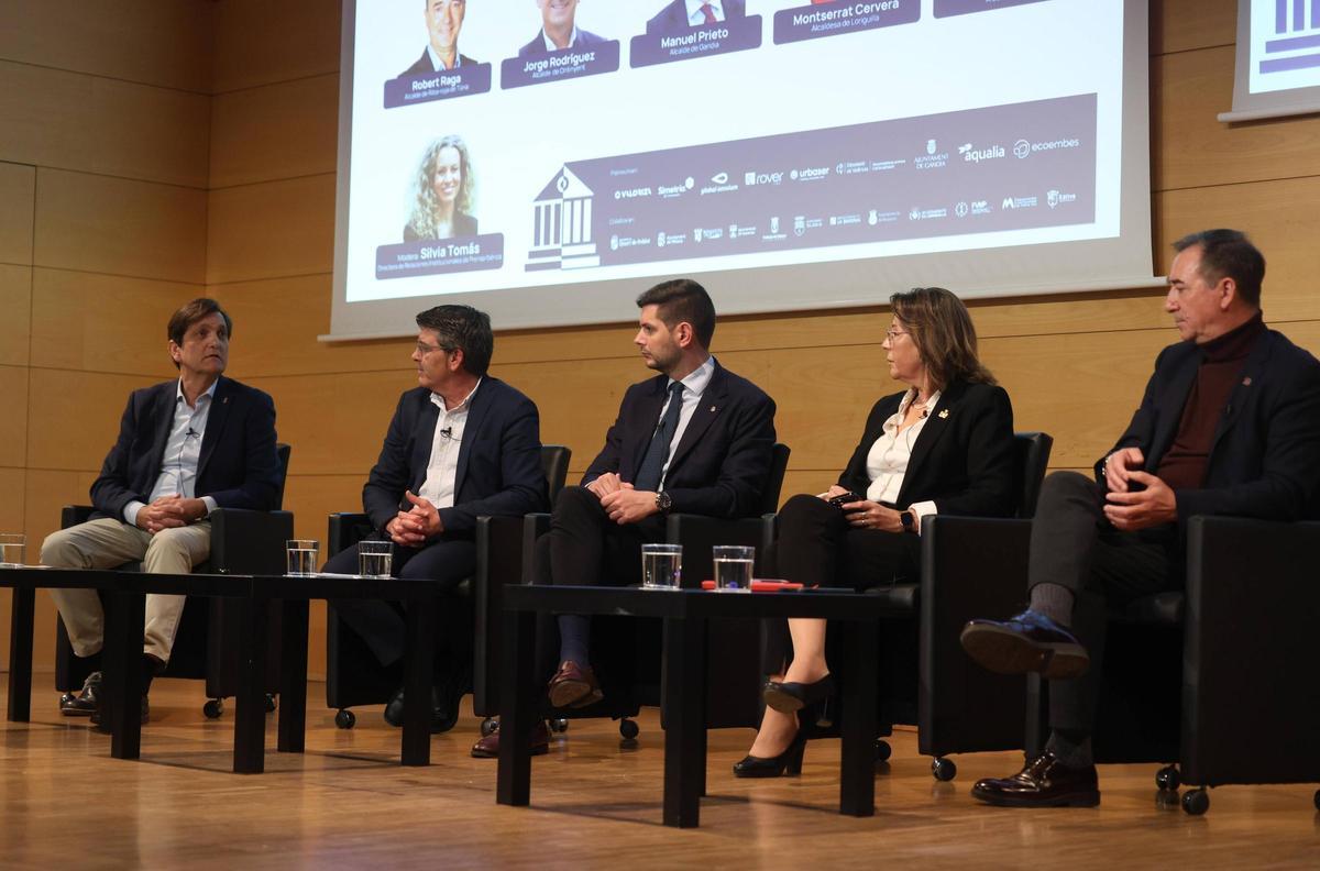 La segunda mesa del primer día del IV Foro de Municipalismo versó sobre industria e infraestructuras.
