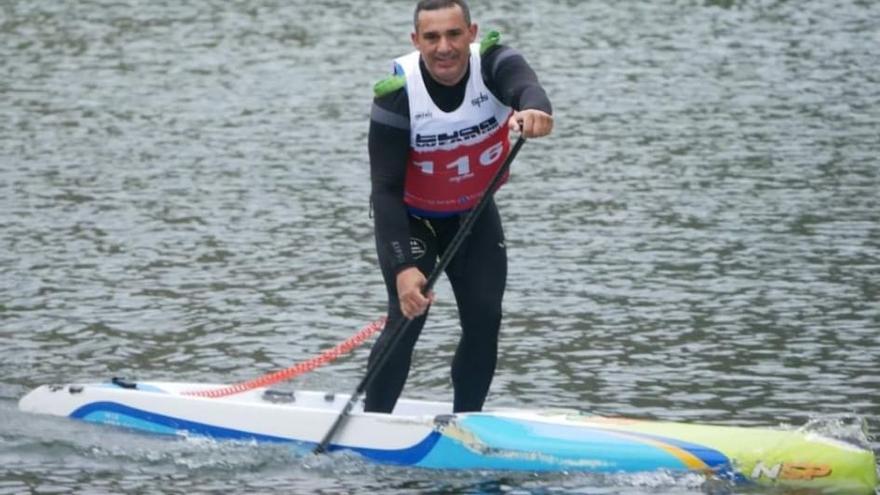 El suecano Vicent Tortajada también rinde a gran nivel en pádel surf