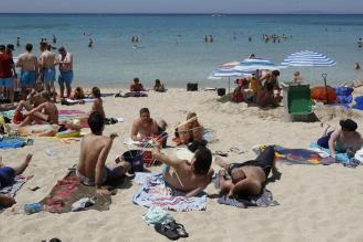 Wird auch weiterhin praktiziert: Eimersaufen an der Playa de Palma.