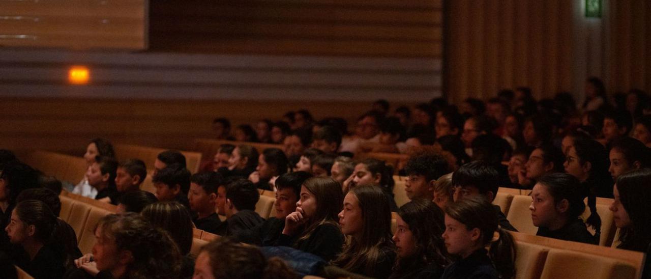 Parte del público asistente a La Escuela en Danza. | Emilio Fraile