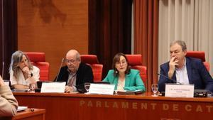 La directora general de Transports i Mobilitat,Susi López; el secretari de Transports i Mobilitat, Manel Nadal y la consellera Sílvia Paneque, en la comisión, esta mañana