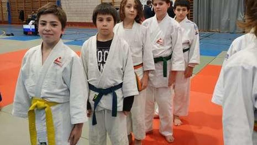 Equipo Sub 13 del Judo Club Base de A Estrada.