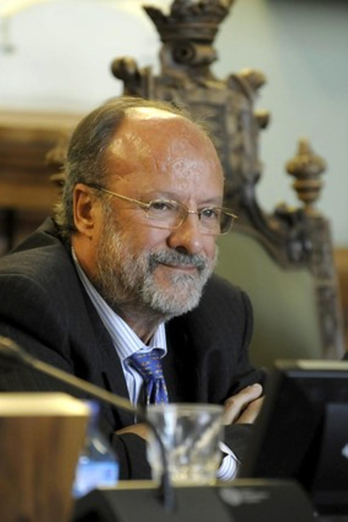 L’alcalde de Valladolid, Javier León de la Riva, durant la celebració d’un ple.