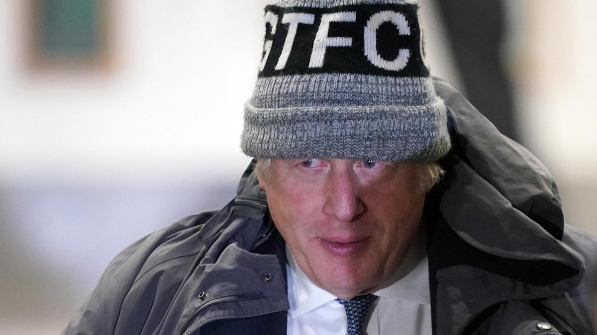 El ex primer ministro británico Boris Johnson, tras declarar en la comisión del covid, este jueves.