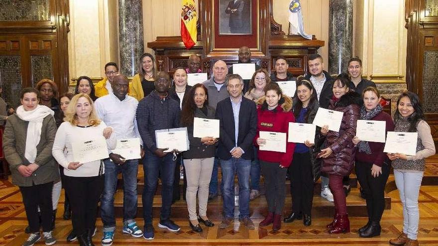 Casi 600 alumnos participaron en los cursos de la oficina de migraciones