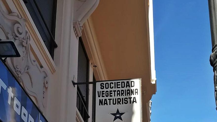 El histórico cartel de la Sovenava en Guillem de Castro. | L-EMV