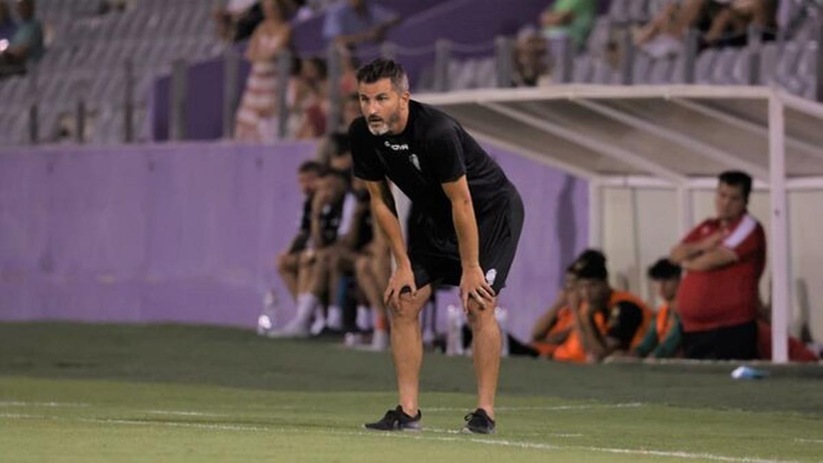 Ania en el Estadio de la Victoria en Jaén con el Córdoba CF.