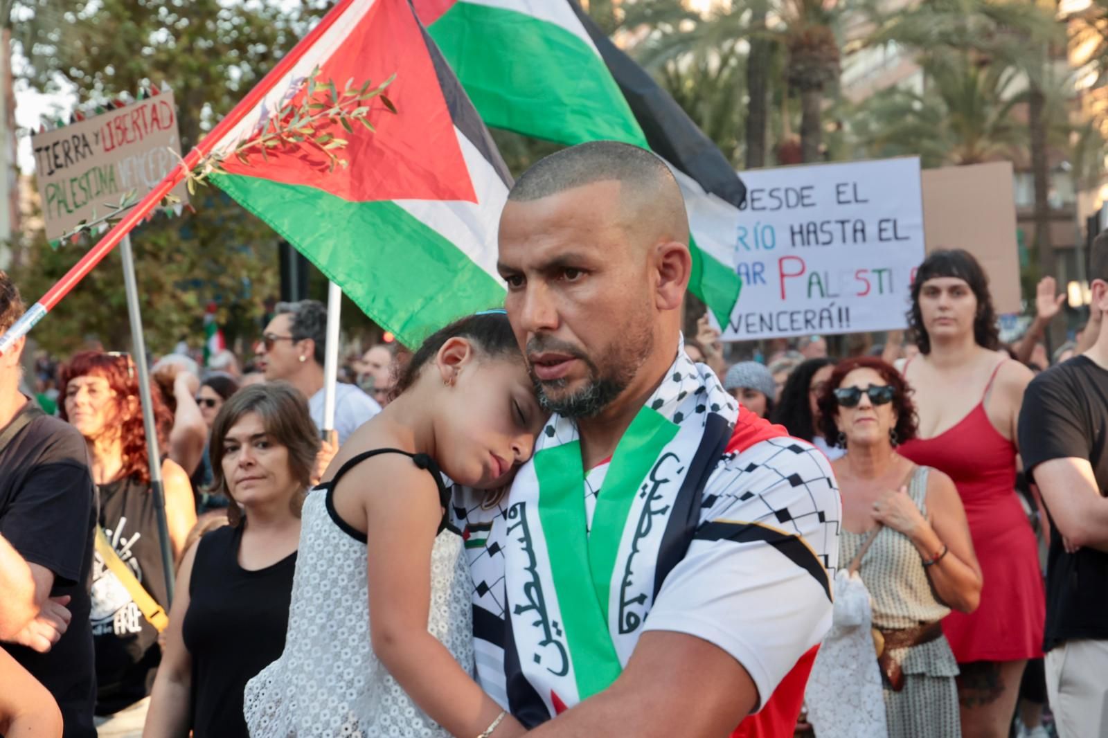 Más de 80 colectivos de Alicante se manifiestan a favor de Palestina