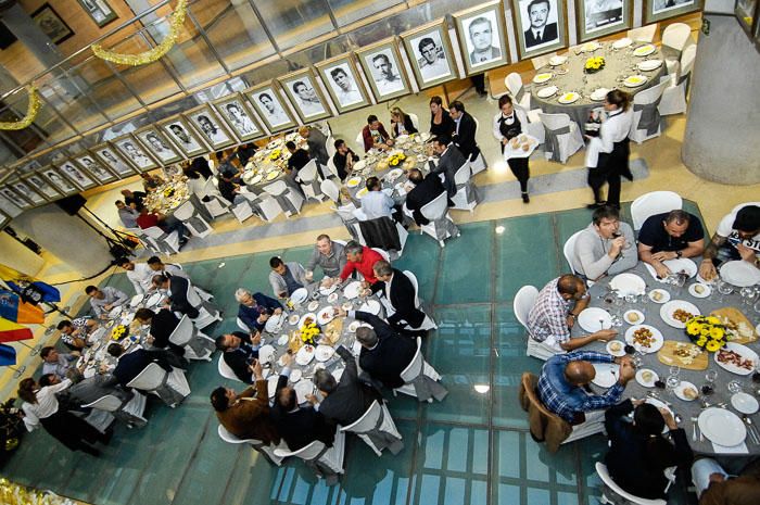 COMIDA DEL PRESIDENTE CON LA PLANTILLA DE LA UD ...