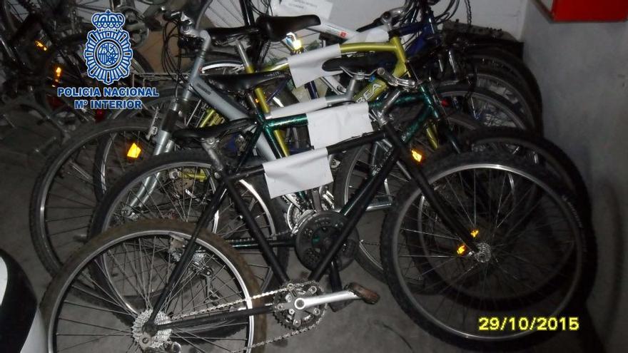 Algunas de las bicicletas robadas por el grupo criminal.